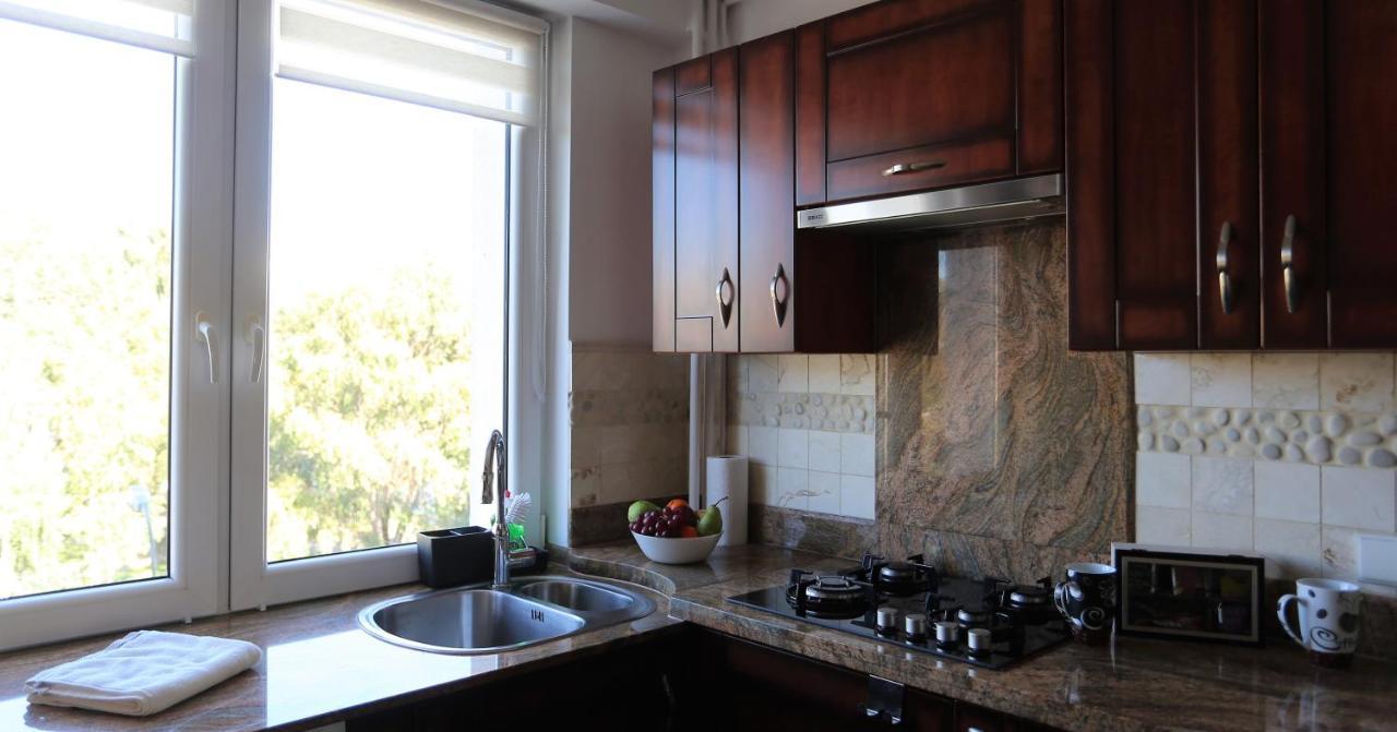 Apartament Mgm Karmelicka Warschau Buitenkant foto
