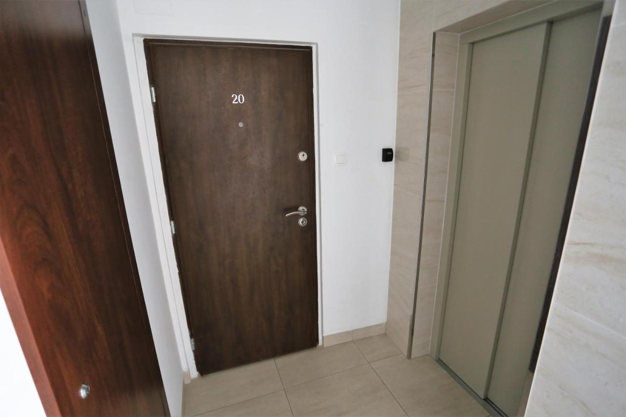 Apartament Mgm Karmelicka Warschau Buitenkant foto