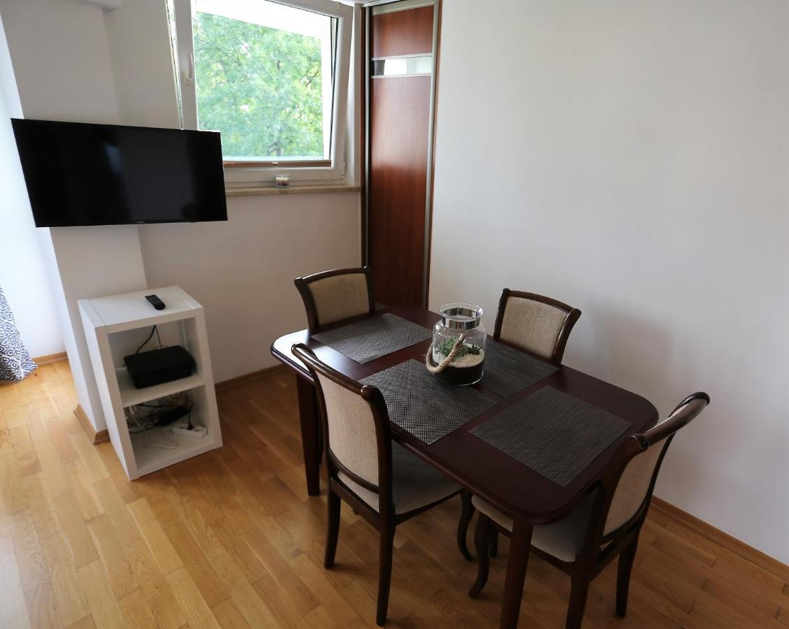 Apartament Mgm Karmelicka Warschau Buitenkant foto