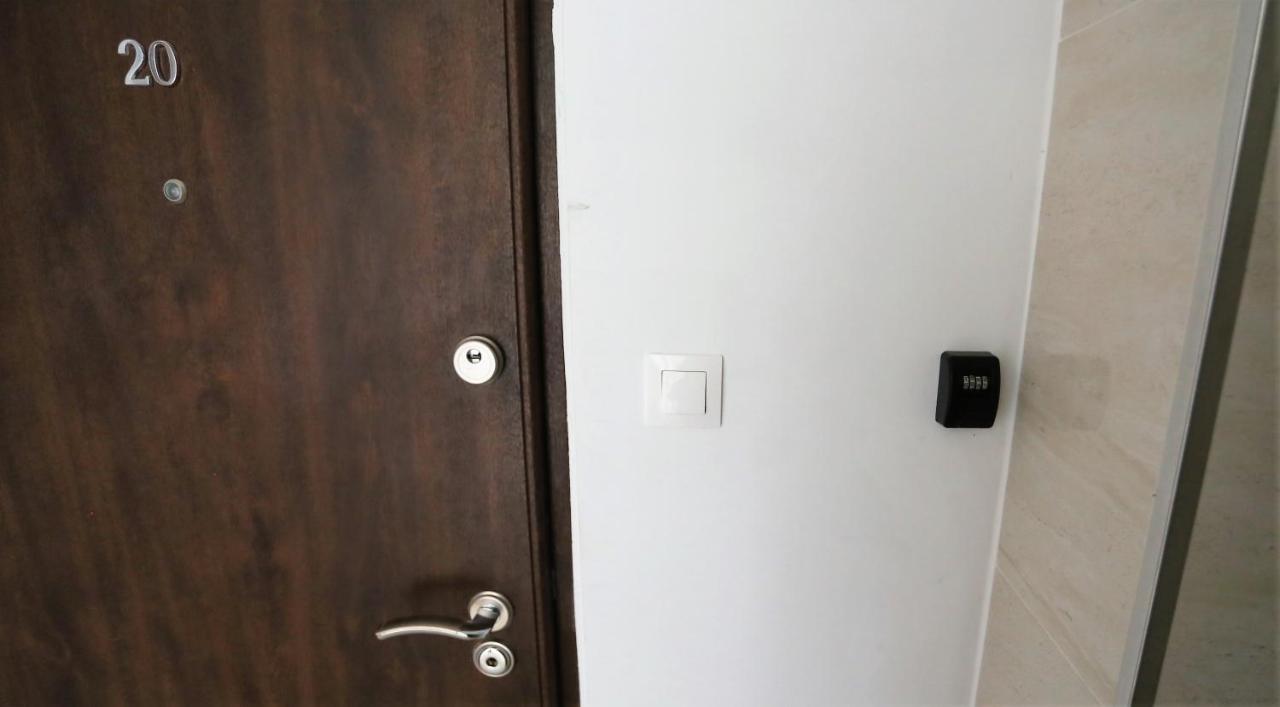 Apartament Mgm Karmelicka Warschau Buitenkant foto